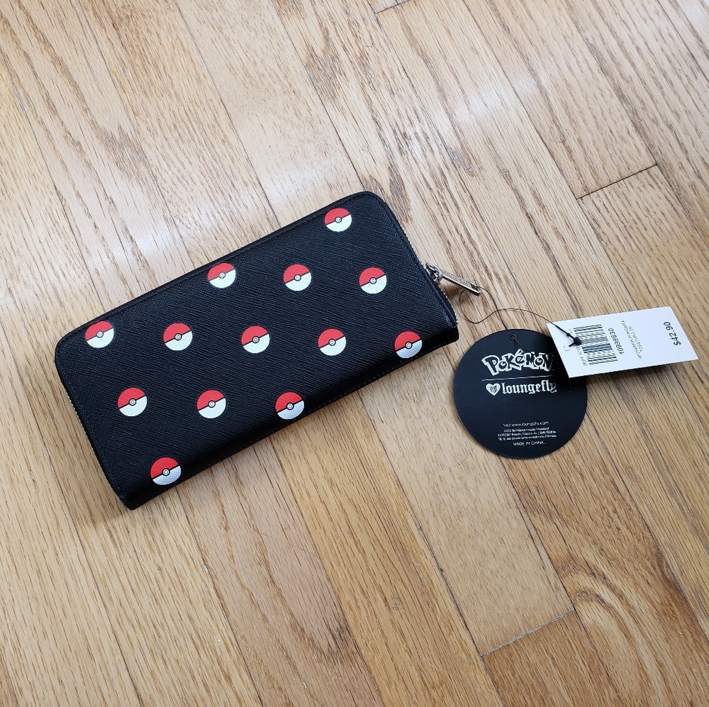 🎉HOST PICK🎉Loungefly Pokémon Pokeball Wallet - Picture 6 of 6